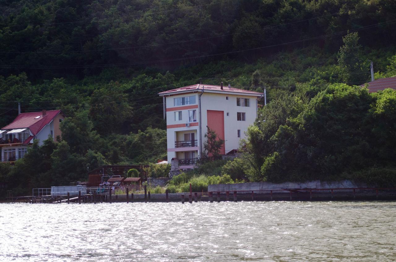 Casa Ana Serena Eselnita Luaran gambar